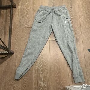 small grey nike sweat pants